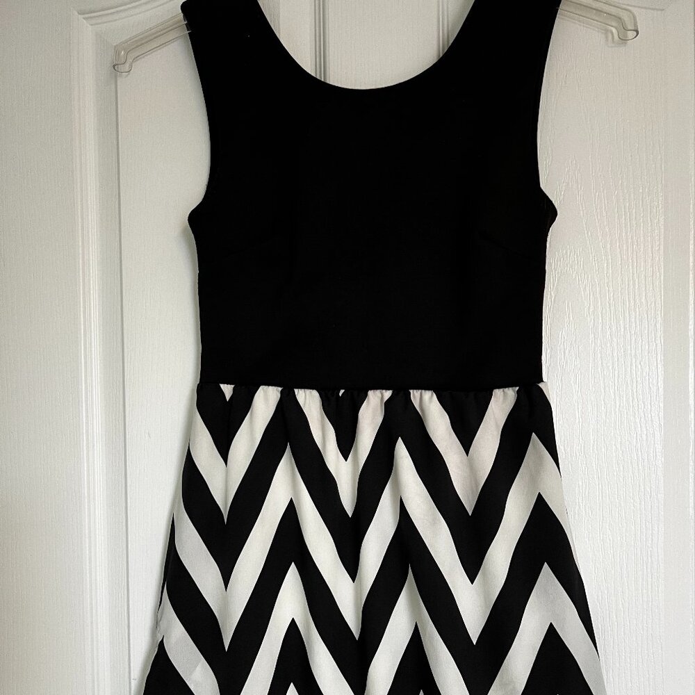 Modcloth Black & White Chevron Dress